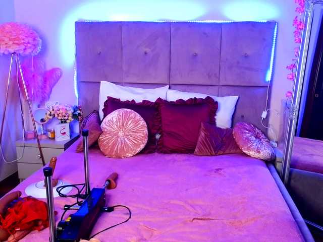 NicoleBondd's BongaCams show and profile