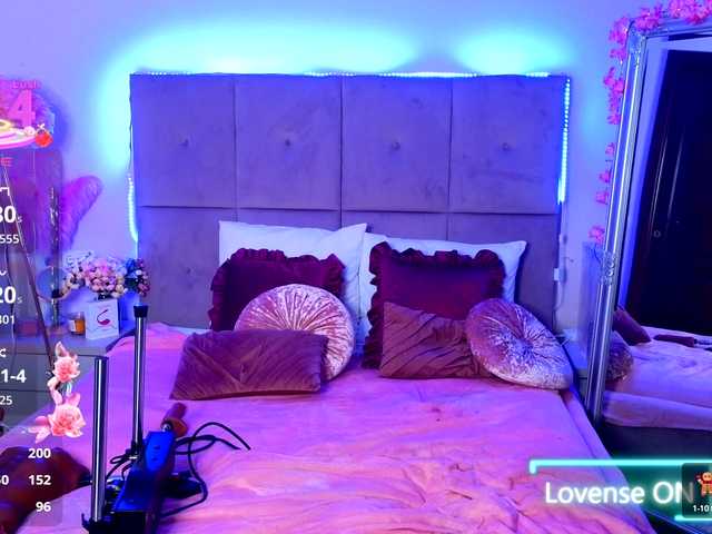 NicoleBondd's BongaCams show and profile