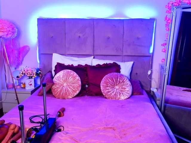 NicoleBondd's BongaCams show and profile