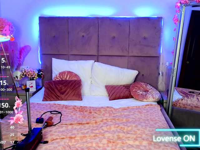 NicoleBondd's BongaCams show and profile