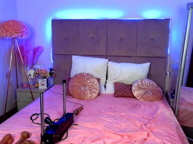 NicoleBondd's BongaCams show and profile