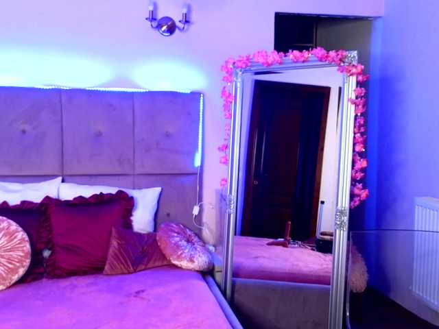 NicoleBondd's BongaCams show and profile