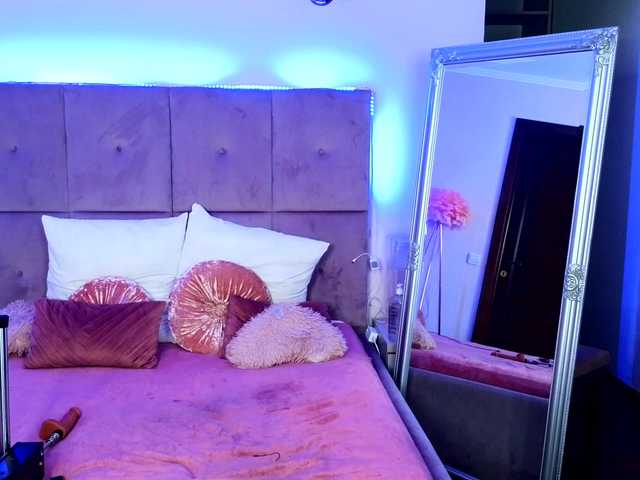 NicoleBondd's BongaCams show and profile