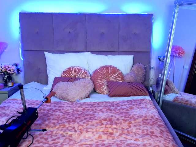 NicoleBondd's BongaCams show and profile