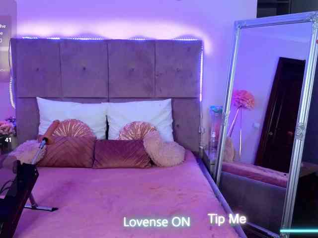NicoleBondd webcam