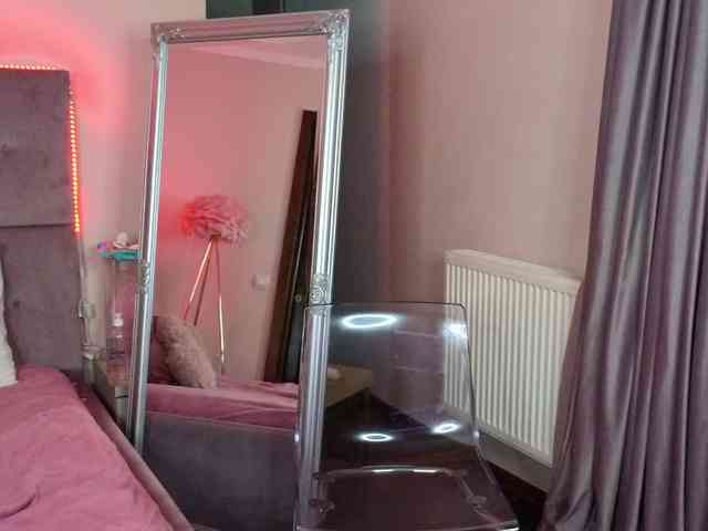 NicoleBondd webcam
