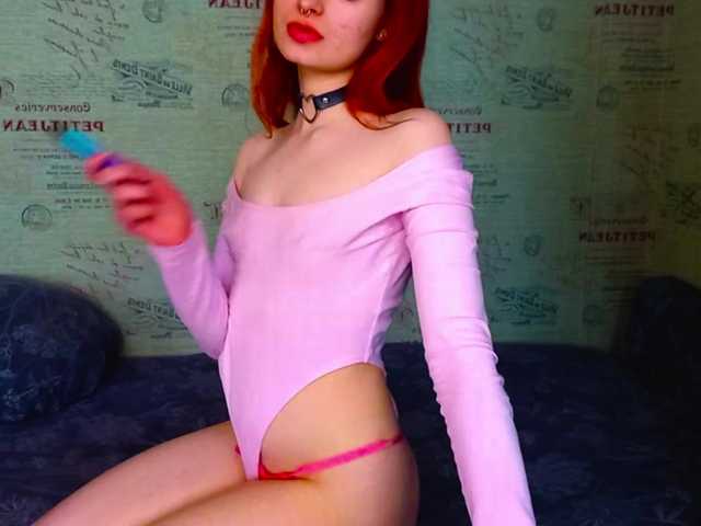 emiless's BongaCams show and profile