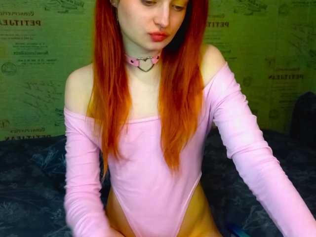 emiless's BongaCams show and profile