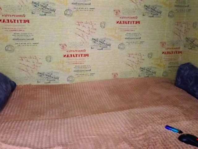 emiless's BongaCams show and profile