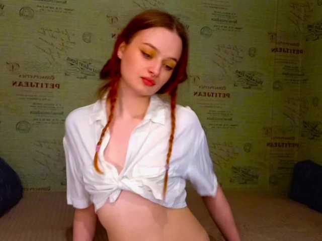 emiless's BongaCams show and profile