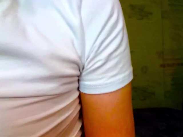 emiless's BongaCams show and profile