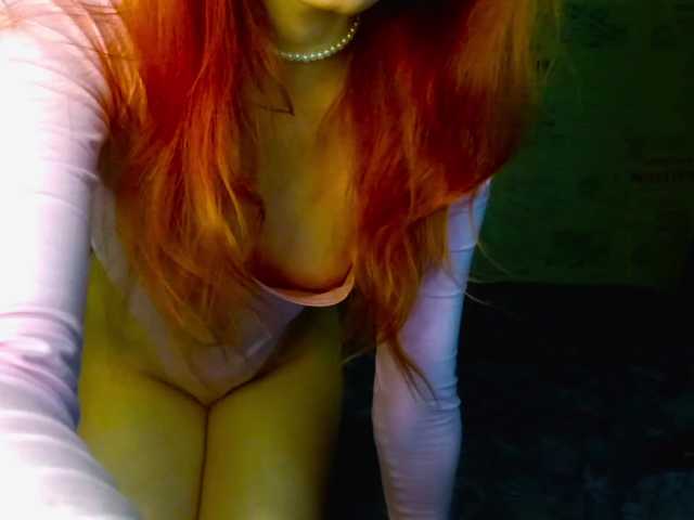 emiless's BongaCams show and profile