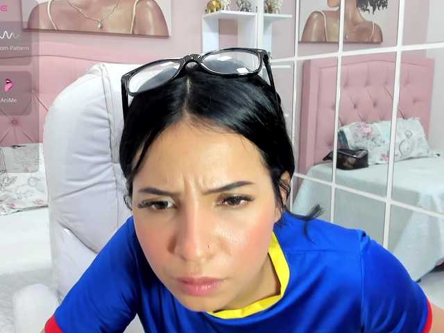 zoe-cortezz's BongaCams show and profile