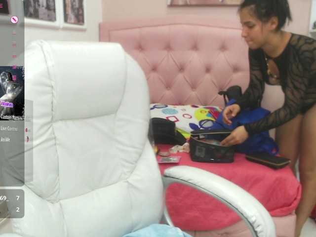 zoe-cortezz on BongaCams and RICams