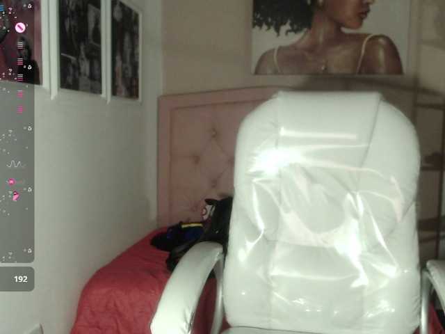 zoe-cortezz's BongaCams show and profile