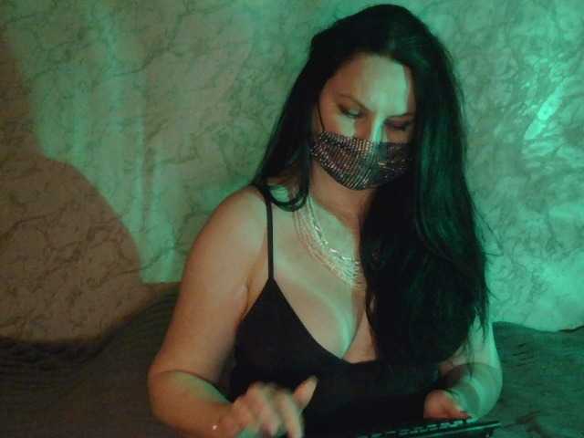 Florena-1's BongaCams show and profile