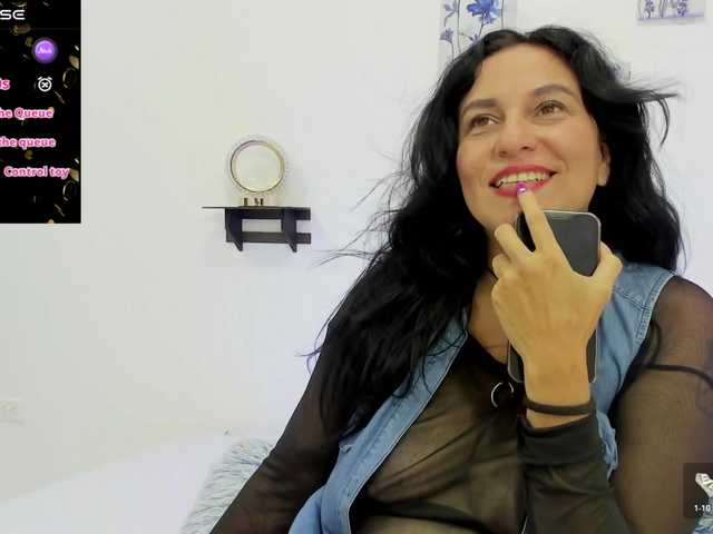 nadiaSamiri's BongaCams show and profile