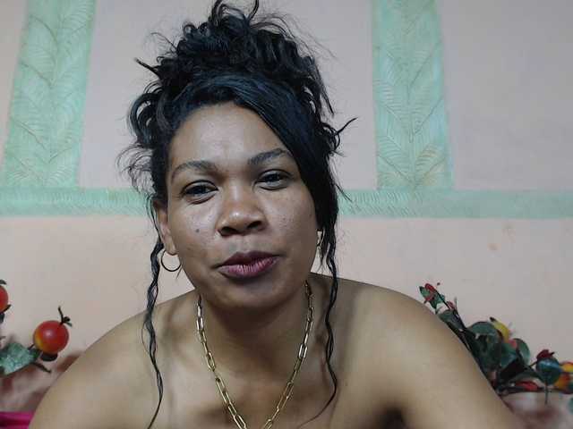 Rsylvie's BongaCams show and profile