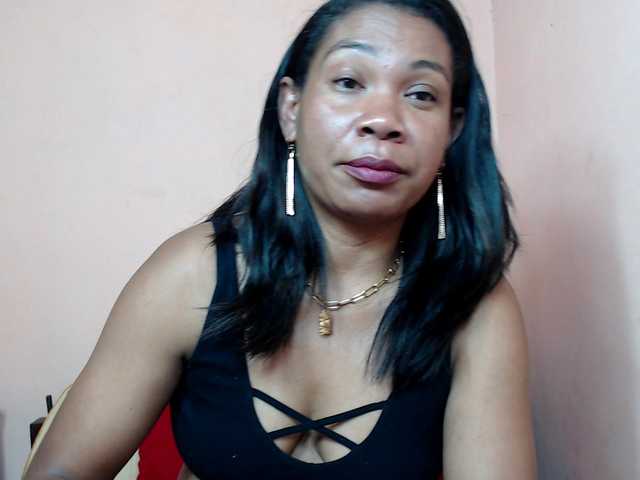 le modèle Rsylvie est en webcam porno dans un show sur le site bongacams, il possède les tags suivants: Ebony,Brunette,Hairy