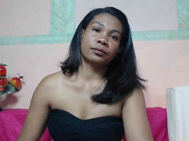 Rsylvie Live Webcam on BongaCams