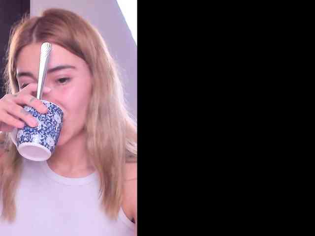 Allyson-Fiore webcam