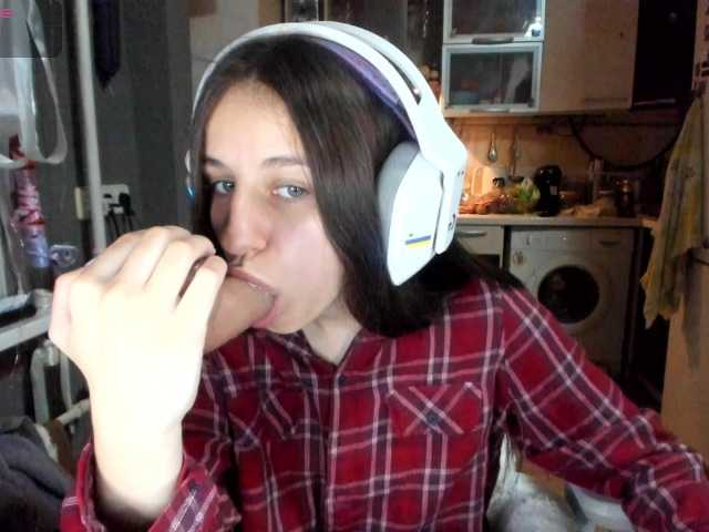 KikNika's BongaCams show and profile