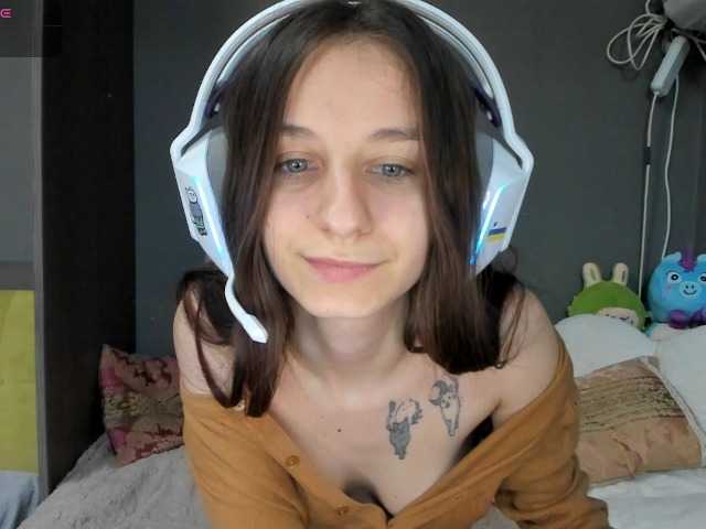 KikNika's BongaCams show and profile
