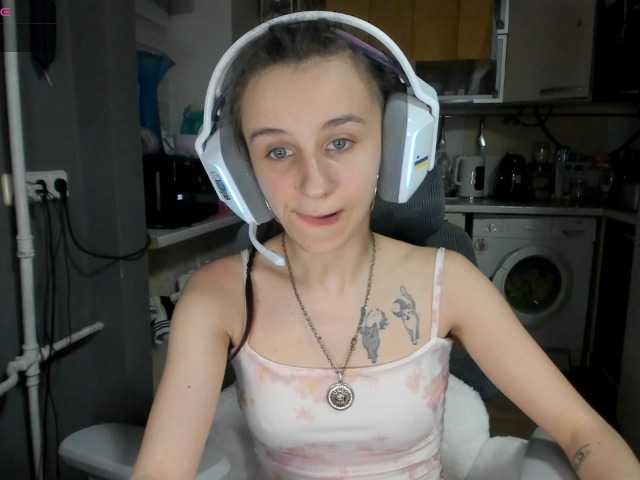 KikNika's BongaCams show and profile