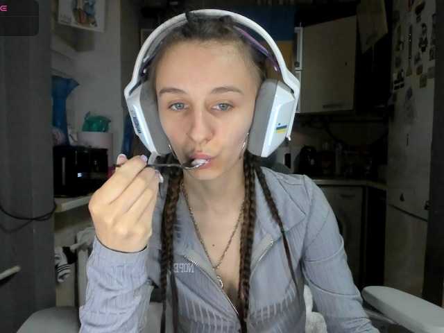 KikNika's BongaCams show and profile