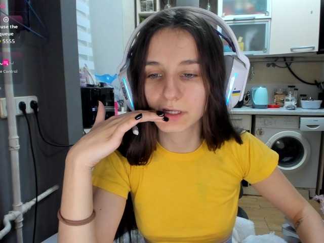 KikNika's BongaCams show and profile