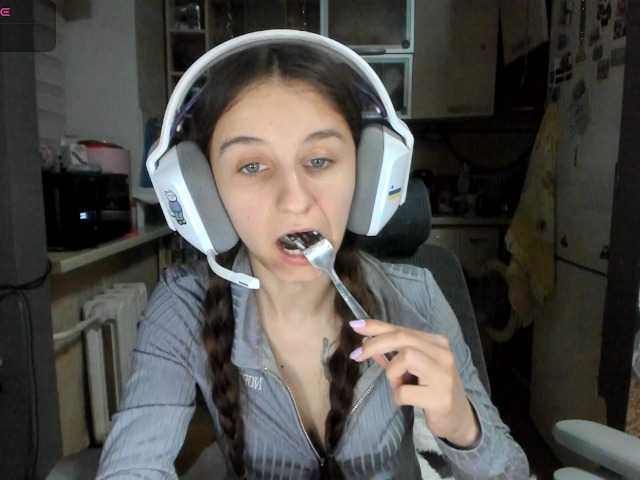 KikNika's BongaCams show and profile