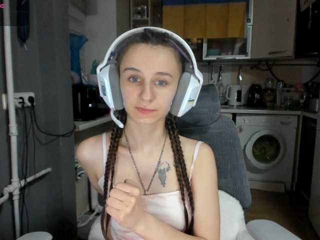 KikNika's BongaCams show and profile