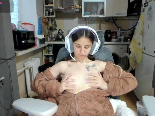 KikNika's BongaCams show and profile