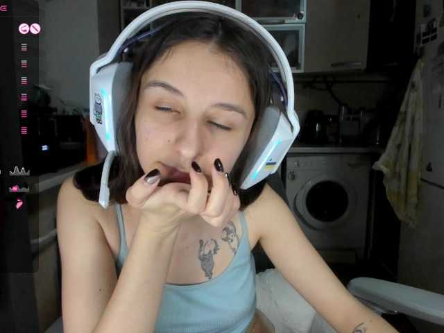 KikNika's BongaCams show and profile