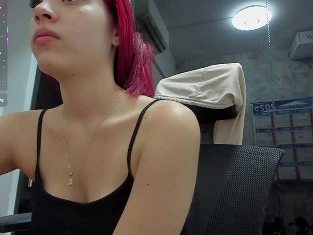 RedHeadSusy's BongaCams show and profile