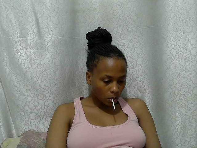 Caroldoly webcam bongacams model stream image