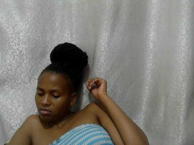 Caroldoly webcam bongacams model stream image