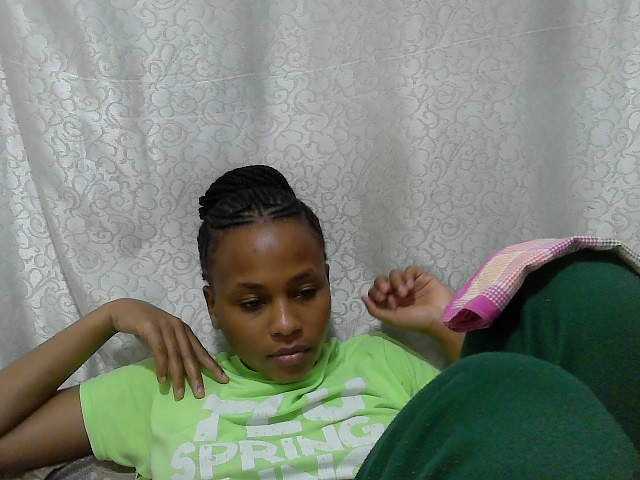 le modèle Caroldoly est en webcam porno dans un show sur le site bongacams, il possède les tags suivants: Ebony,Brunette,Trimmed