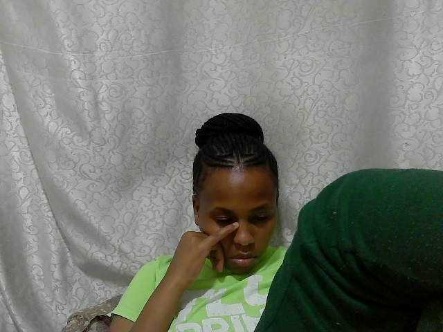 le modèle Caroldoly est en webcam porno dans un show sur le site bongacams, il possède les tags suivants: Ebony,Brunette,Trimmed