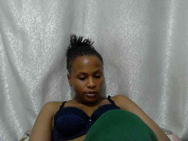 Caroldoly Live Webcam on BongaCams