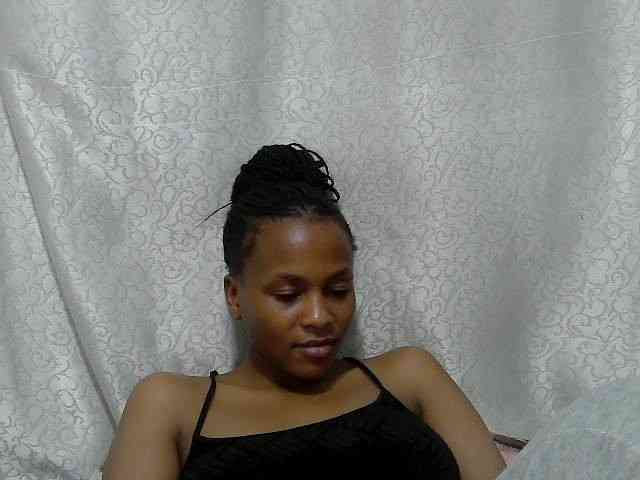 Caroldoly Live Webcam on BongaCams