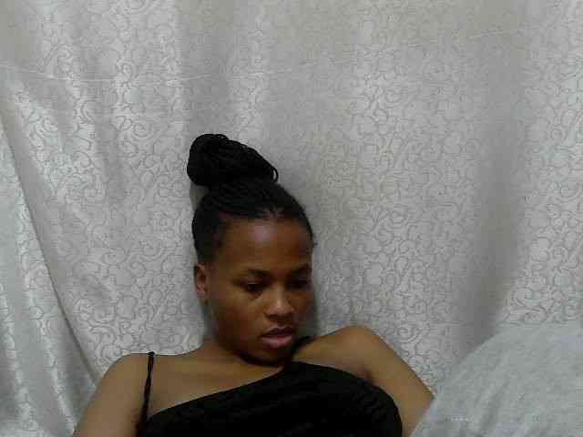 Caroldoly Live Webcam on BongaCams