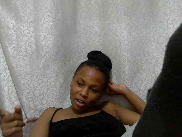 Caroldoly Live Webcam on BongaCams