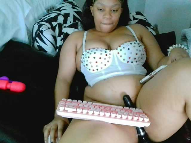 thiquekitten's BongaCams show and profile