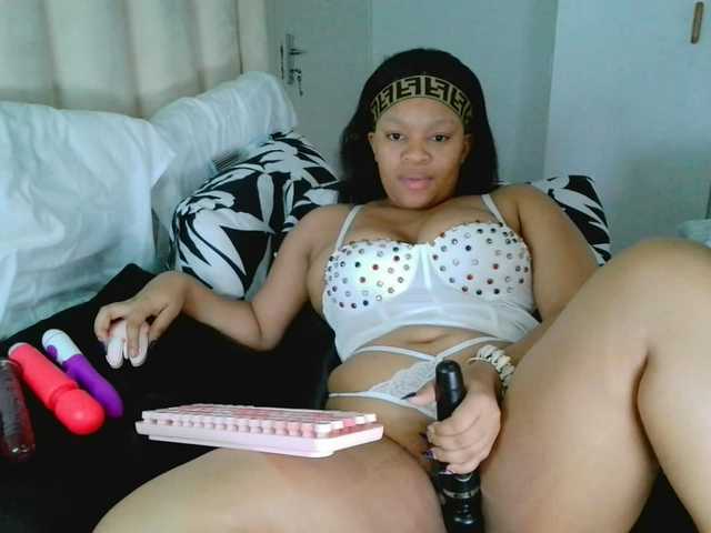 thiquekitten's BongaCams show and profile