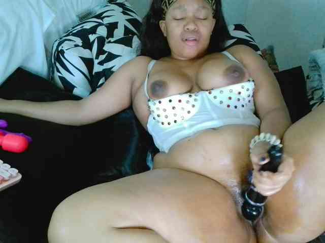 thiquekitten Live Webcam on BongaCams