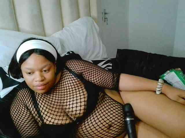 thiquekitten Live Webcam on BongaCams