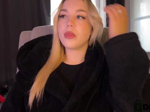 maksisisia's BongaCams show and profile