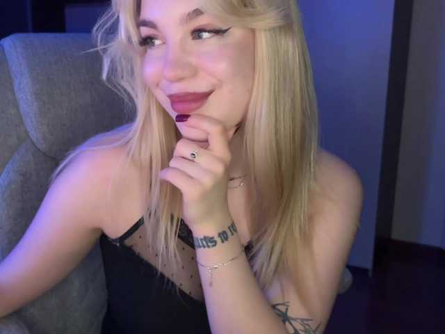 maksisisia's BongaCams show and profile