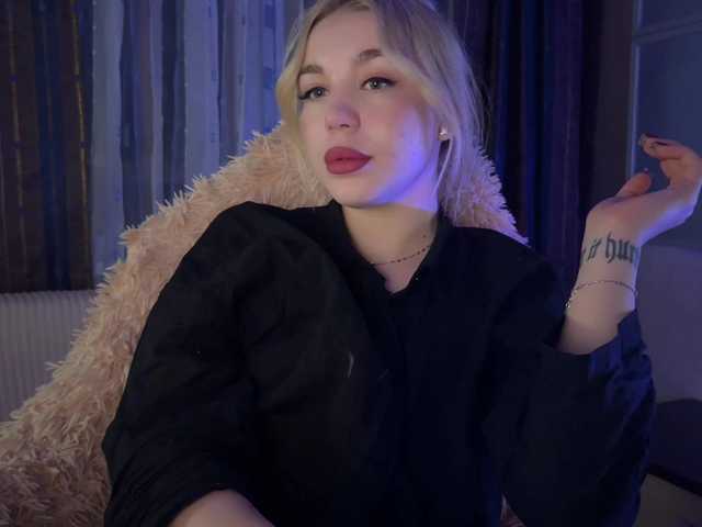 maksisisia's BongaCams show and profile